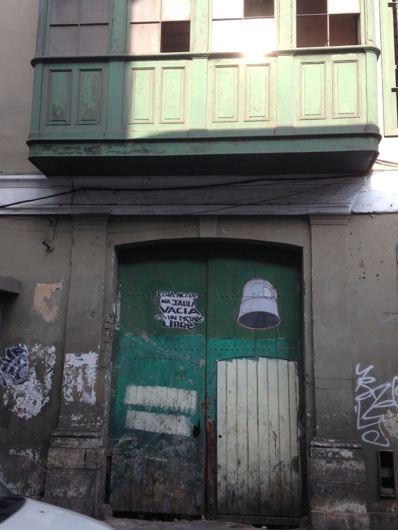 "Esta no es una jaula vacia, es un pajaro libre" This is not an empty cage but a free bird.