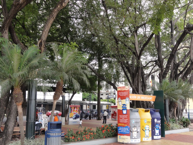The popular Malecon 2000 and those fabulous recycling bins